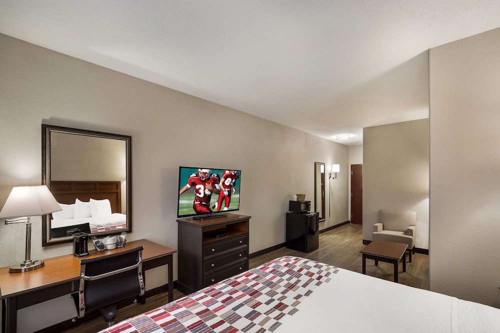 Red Roof Inn & Suites Bloomsburg Mifflinville - photo 6