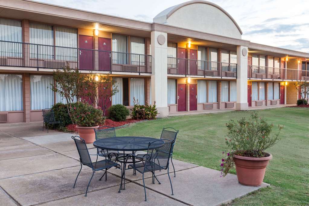 Days Inn by Wyndham Hillsboro TX - featured photo