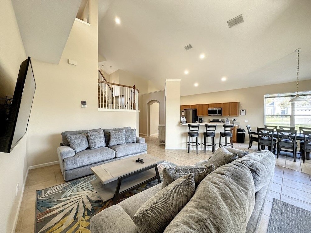 Luxury 6bd 3.5ba Pool Home In Windsor Palms Resort 6 Bedroom Villa by RedAwning - featured photo