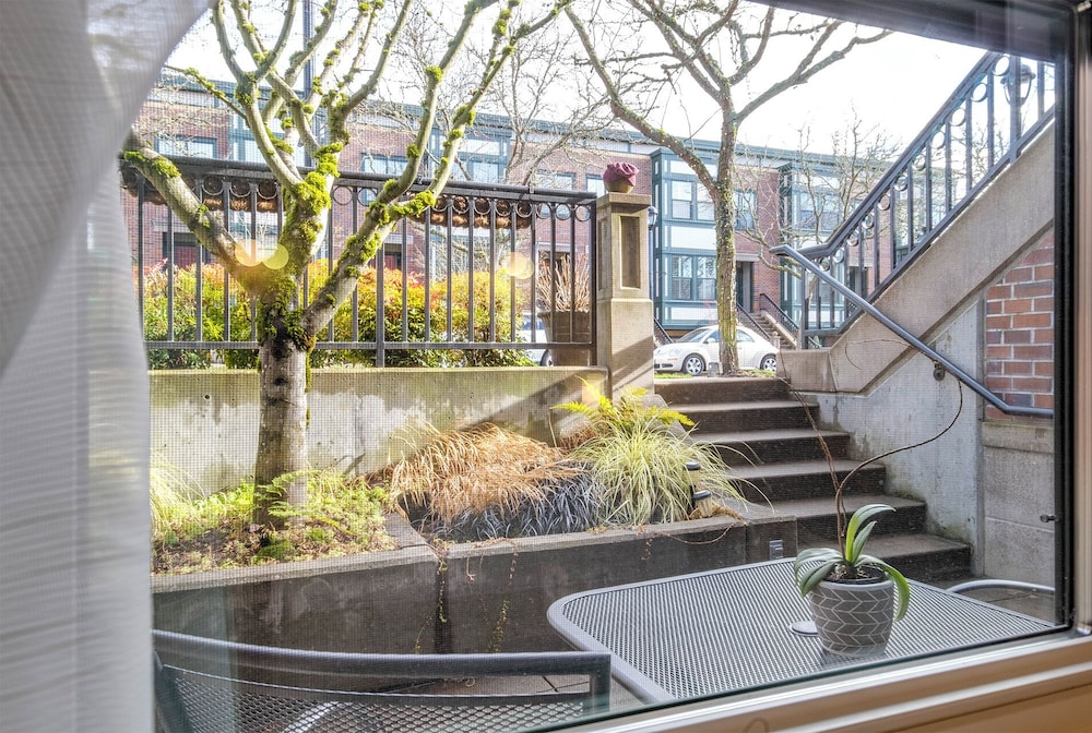 The Orenco Station Hotel - photo 105