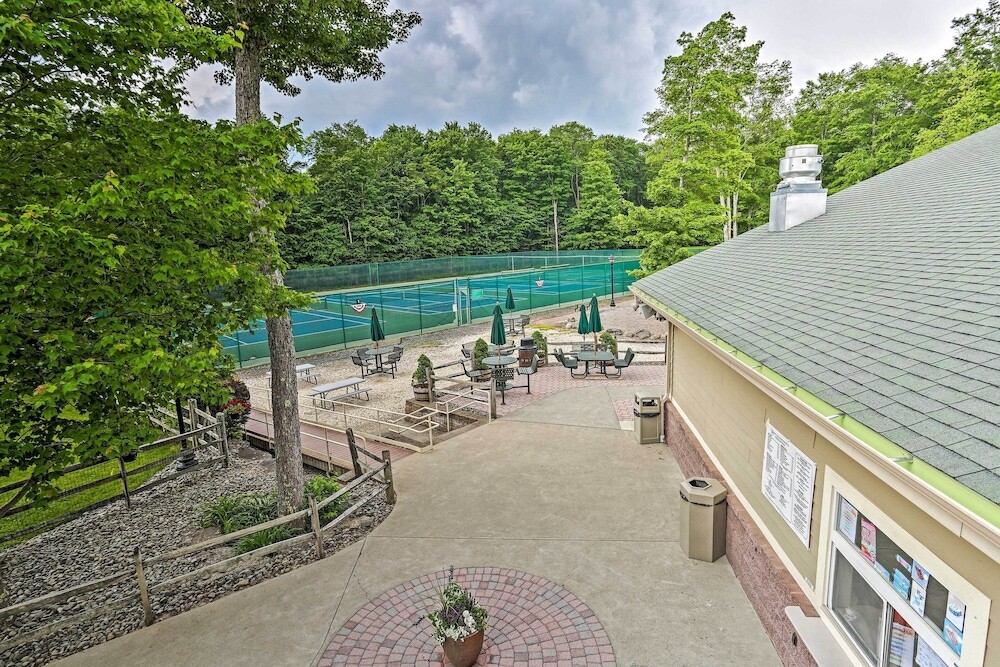 Lovely Poconos Cabin with Resort Amenities - photo 17