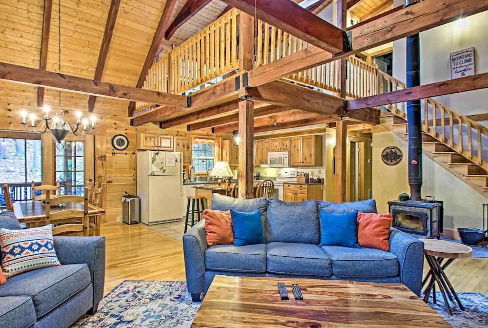 Massanutten Resort Log Cabin w Mountain Views — hotel in Massanutten