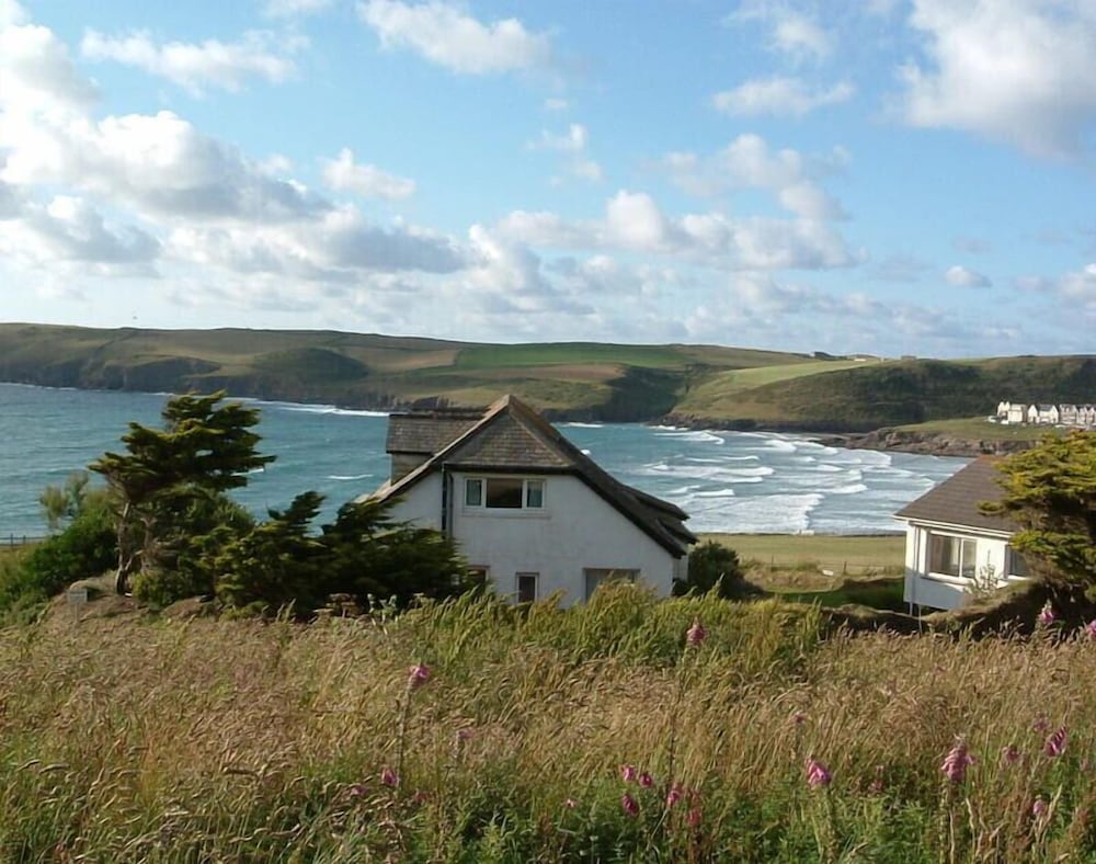 Gullsway September Tide in Polzeath, United Kingdom