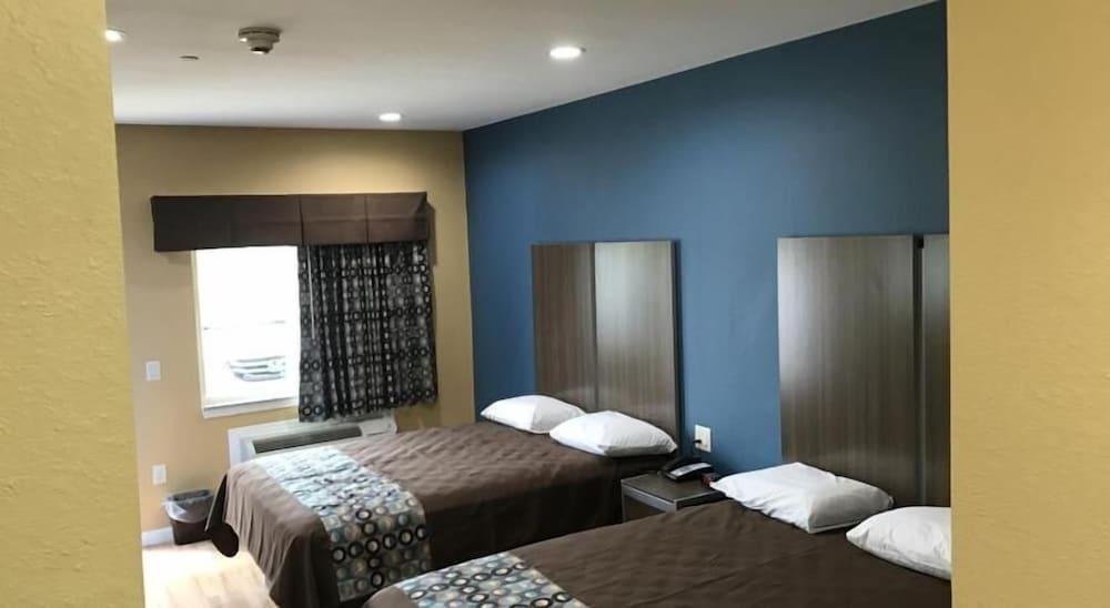 Deluxe Inn & Suites Baytown - photo 18