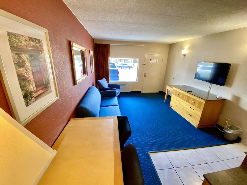 Breeze Inn & Suites - photo 11