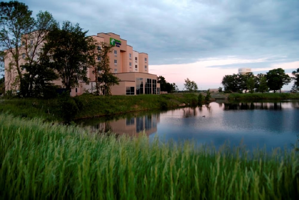 Holiday Inn Express Hotel and Suites Mankato East by IHG - photo 83