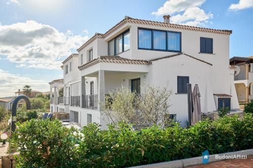 Villa con piscina Vista mare 12 posti letto by budoni affitti — 4-Star Luxury Hotel in San Lorenzo, Italy
