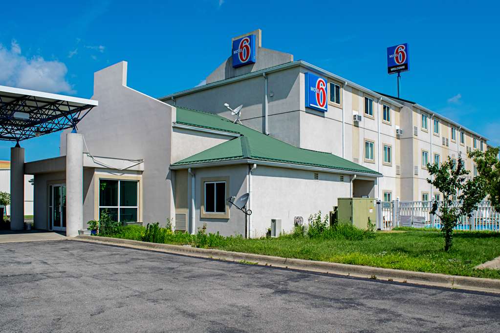Motel 6 Seymour IN North - photo 4