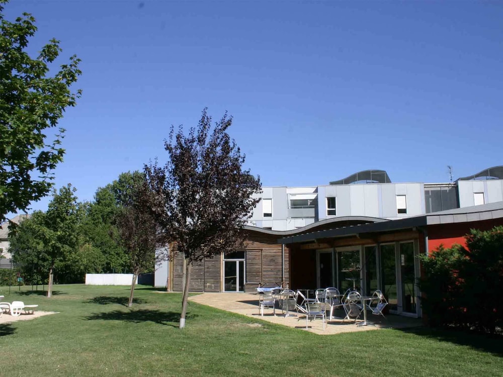 Auberge de Jeunesse HI Grenoble in Echirolles, France