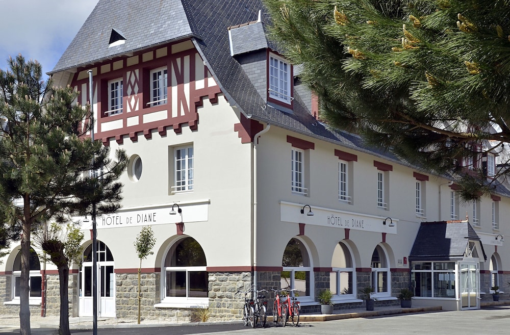 Hotel De Diane — 4-Star Luxury Hotel in Frehel, France