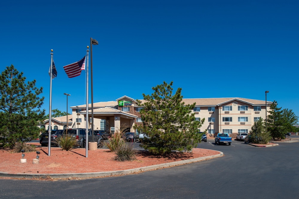 Holiday Inn Express Suites Farmington - photo 73