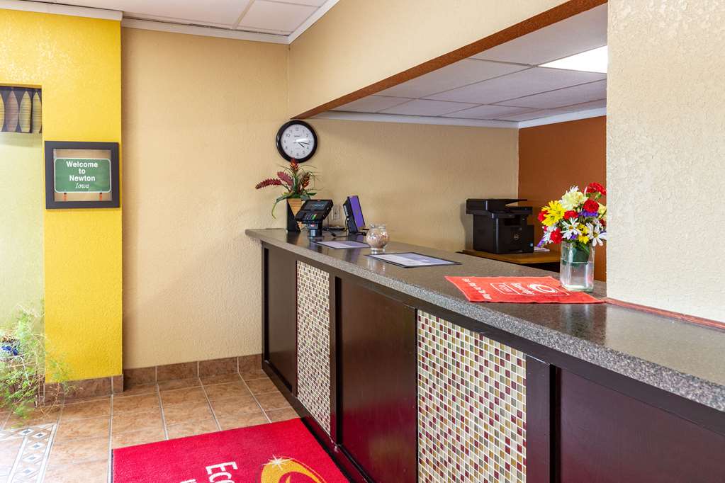 Econo Lodge Inn & Suites Newton - photo 4