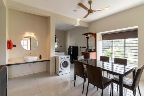 Amminis Mansion by Doris Homes — 4-Star Luxury Hotel in Trichur, India