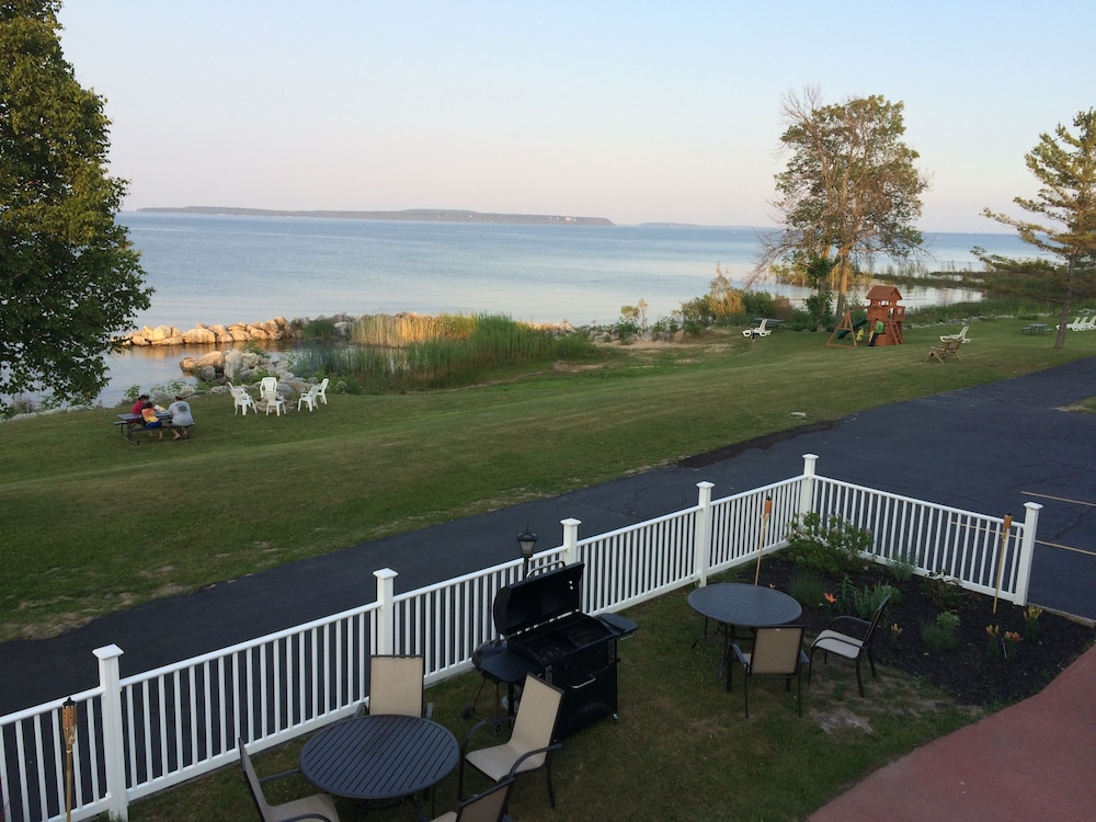 Baymont by Wyndham St. Ignace Lakefront - photo 38