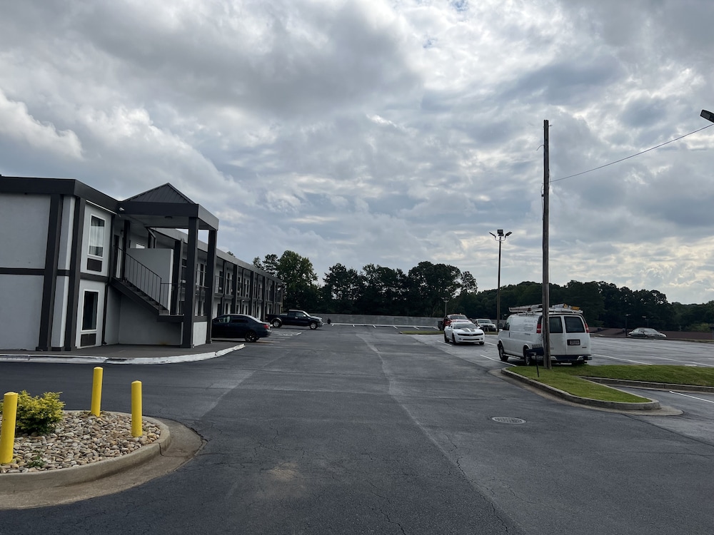 Econo Lodge Commerce - photo 50