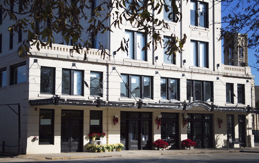 Park Plaza Hotel Seguin - photo 32