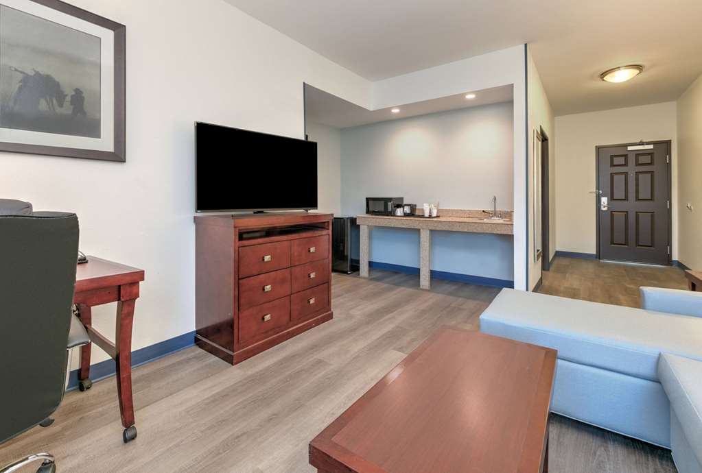 La Quinta Inn & Suites by Wyndham Fort Worth NE Mall - photo 22