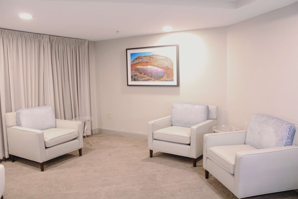 DoubleTree by Hilton Phoenix Mesa - photo 12