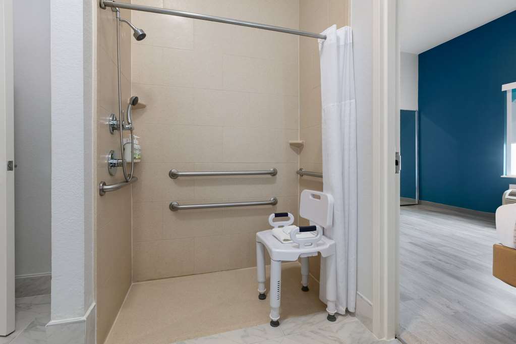 La Quinta Inn & Suites by Wyndham Ft. Worth Burleson - photo 28