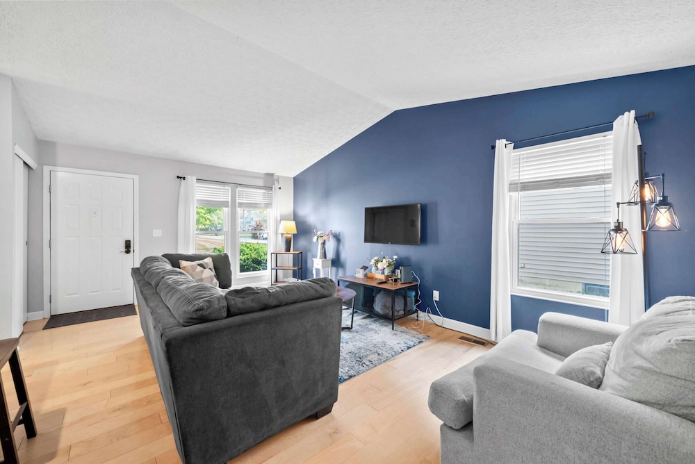 The Suburban Nest For 6 in Columbus, United States