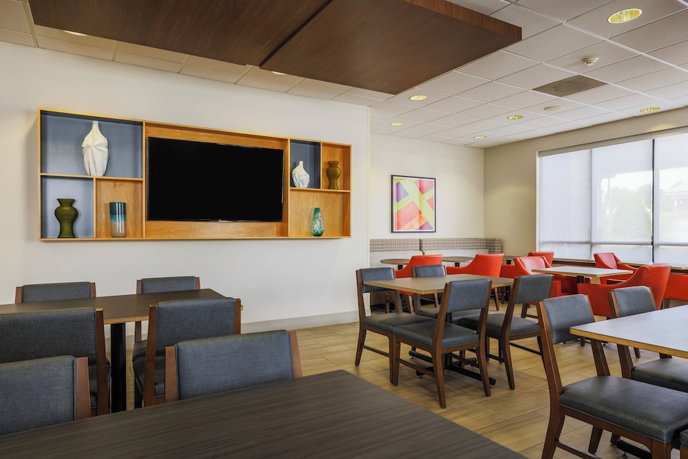 Holiday Inn Express Burlington by IHG - photo 60