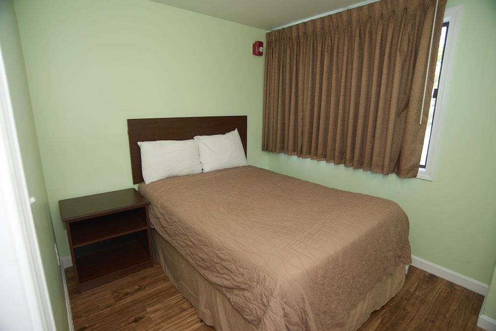 Marguerite Motel - photo 4