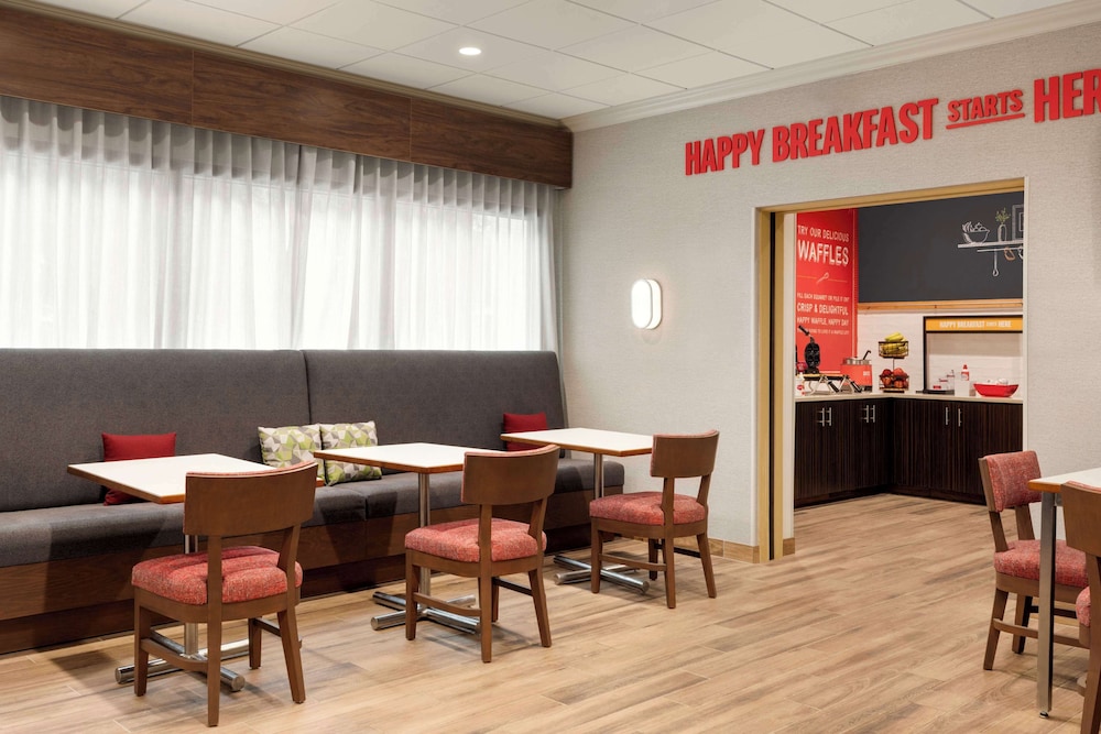 Hampton Inn Starkville Mississippi State University - photo 32