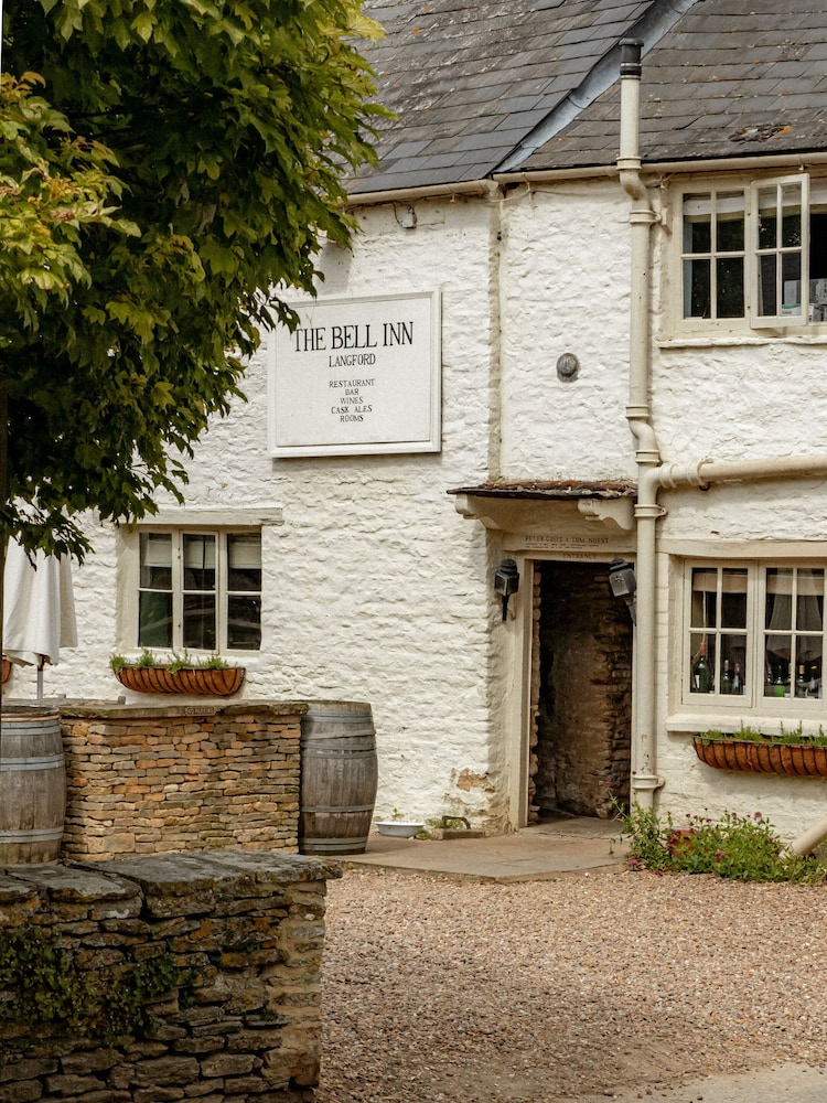 The Bell Inn — Lechlade