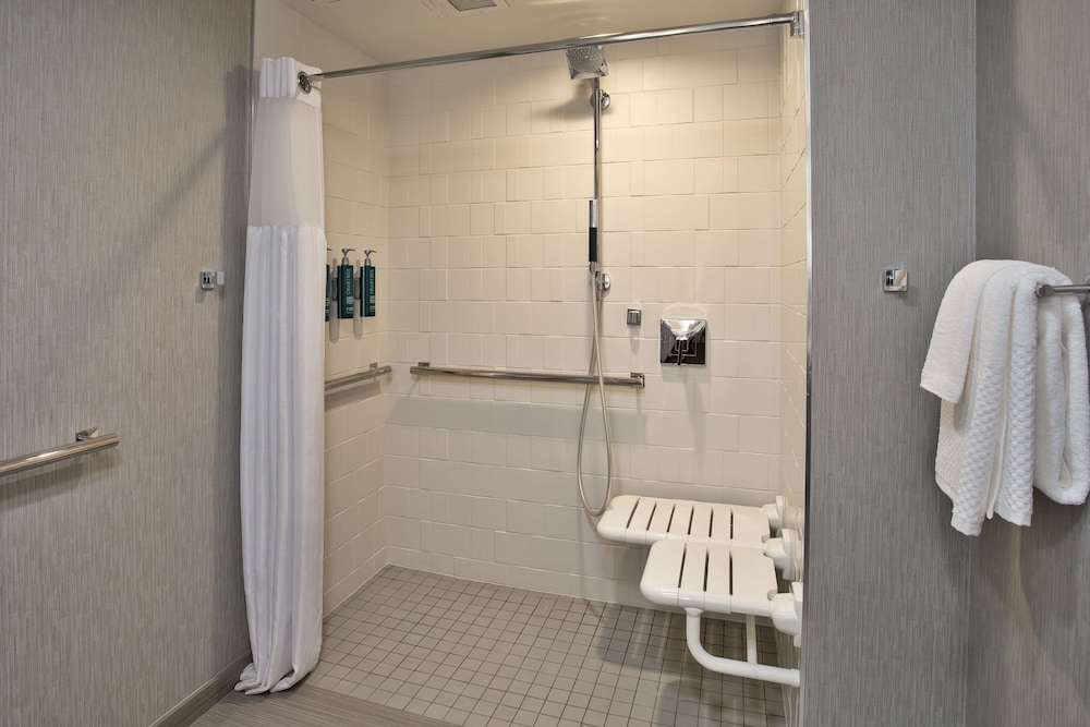 DoubleTree by Hilton Lansing - photo 24