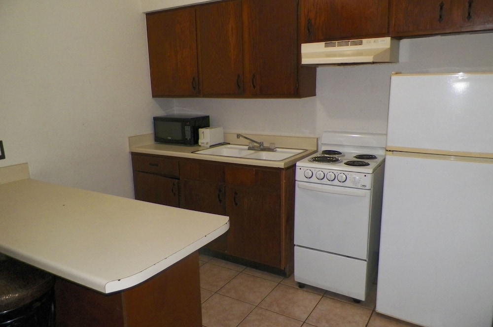Amerihome Inn & Suites - photo 8