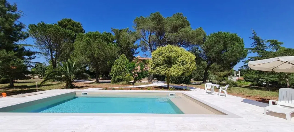 Villa Morea Relax in piscina — 4-Star Luxury Hotel in Putignano, Italy