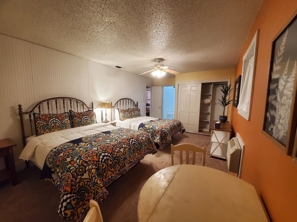 Butterfield Inn Main Street Cottages - photo 9