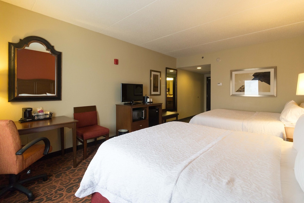 Hampton Inn Columbus South - photo 12