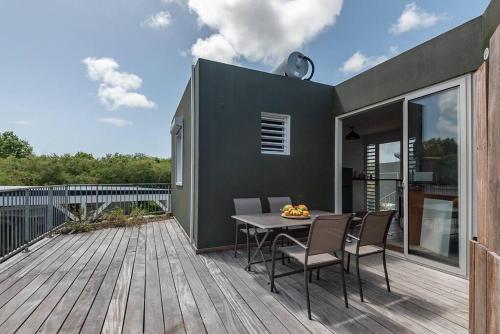 T2 chaleureux & piscine en pleine nature — 4-Star Luxury Hotel in Petit-Canal, Guadeloupe