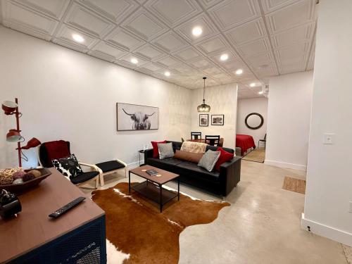 Restful Remedy In Downtown And Historic Pilot Mountain Apartment 22028271 — Pilot Mountain