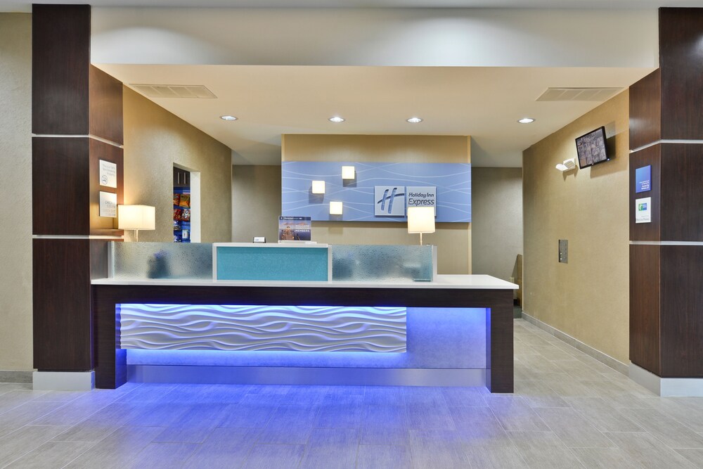 Holiday Inn Express & Suites Forrest City by IHG - photo 20