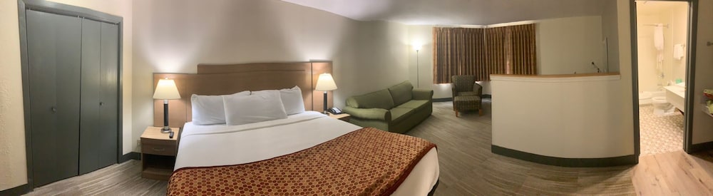 Econo Lodge Inn and Suites Stevens Point WI - photo 6