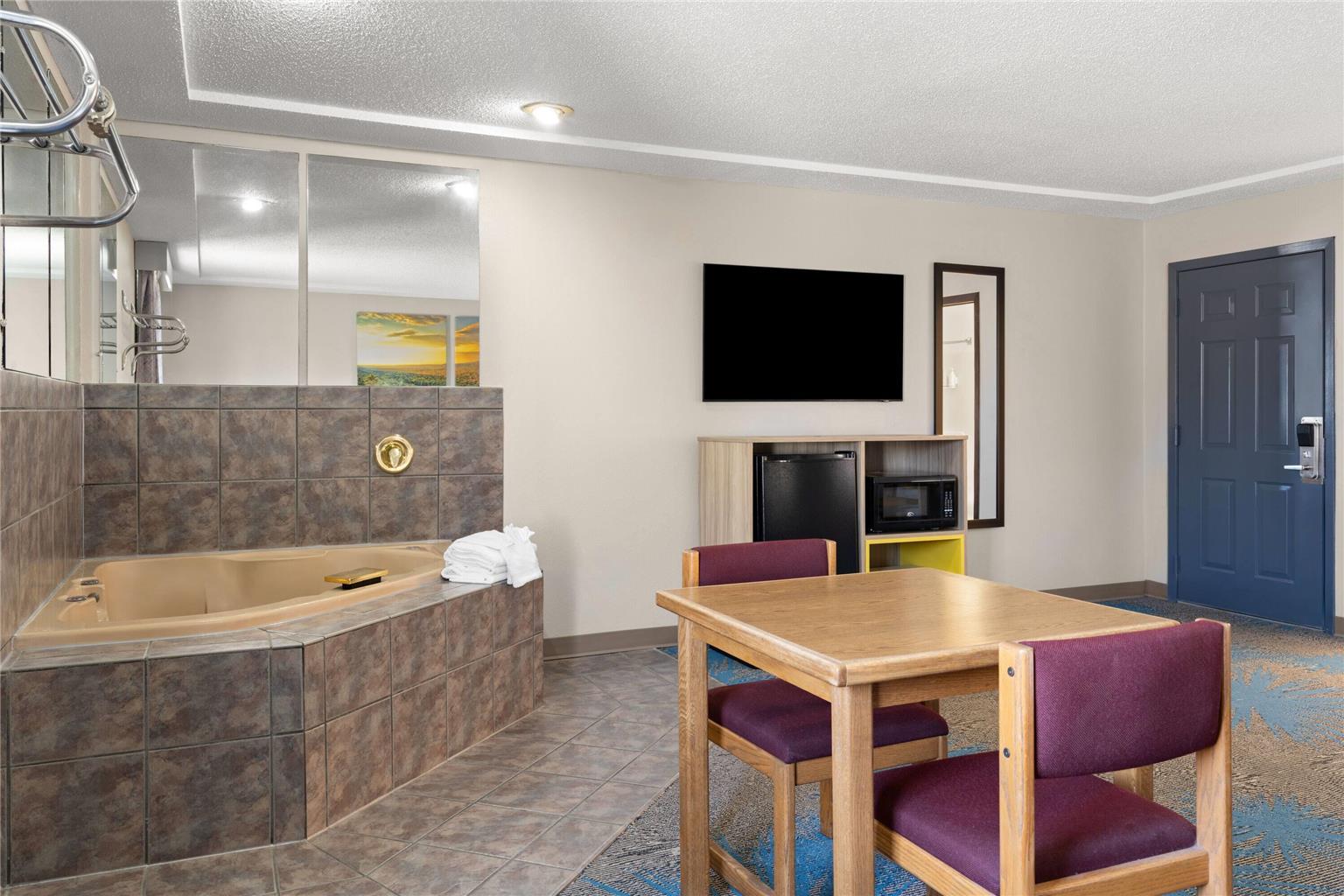 Days Inn by Wyndham Jamestown - photo 26
