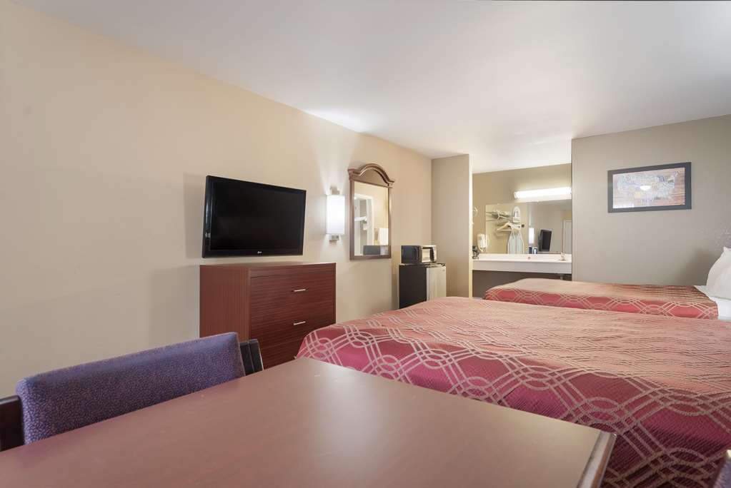 Econo Lodge Thomaston - photo 9