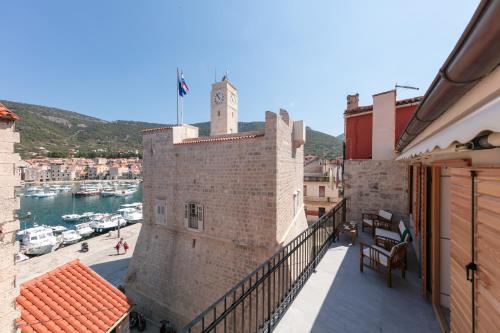 Demaria apartman u Komiži s pogledom na more — 4-Star Luxury Hotel in Komiza, Croatia