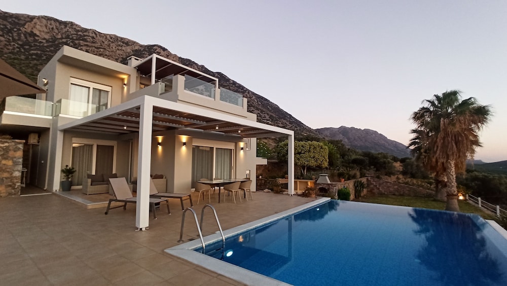 Luxurious Villa Tholos Crete — 4-Star Luxury Hotel in Ierapetra, Greece