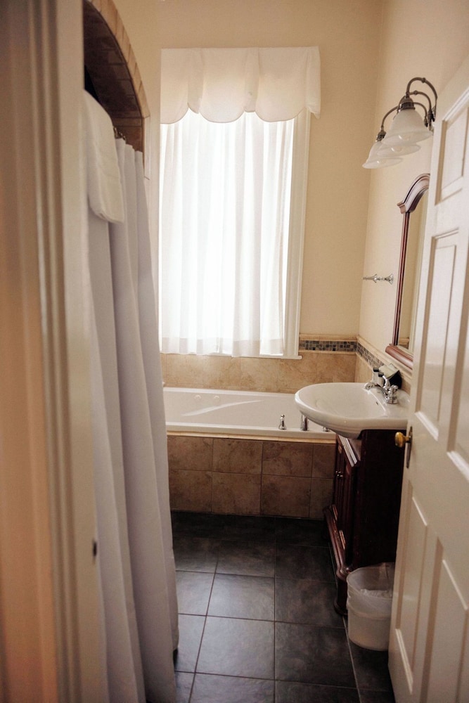 Kenmore Inn - photo 53