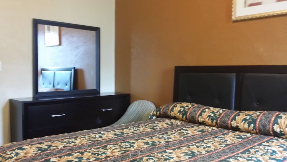 El Capitan Hotel - photo 12