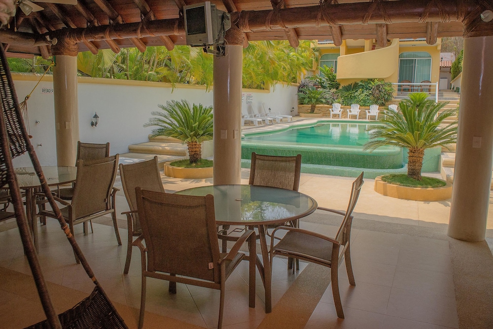 Hotel Bungalows Arena Dorada Adults Only in Ixtapa-Zihuatanejo, Mexico