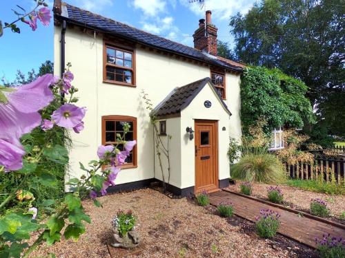 Rose Cottage 2 Bedroom Cottage with character near Southwold — 4-Star Luxury Hotel in Beccles, United Kingdom