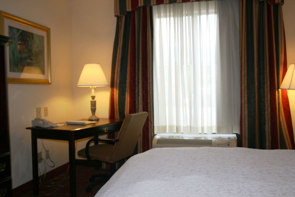 Hampton Inn Canton - photo 15