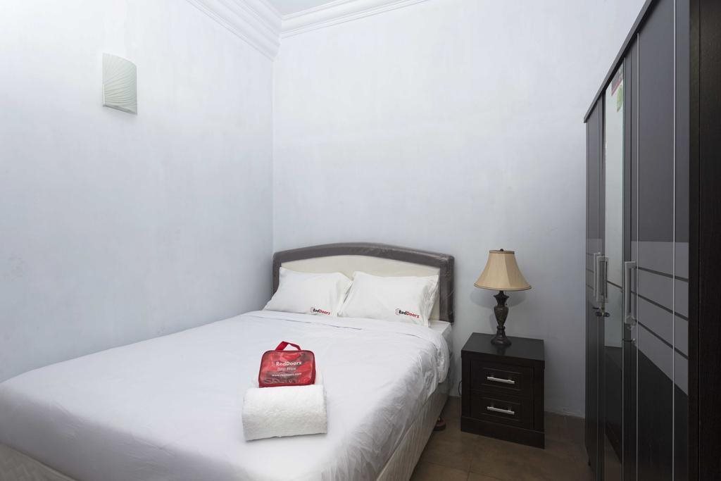 RedDoorz @ Tanah Baru Depok in Depok, Indonesia