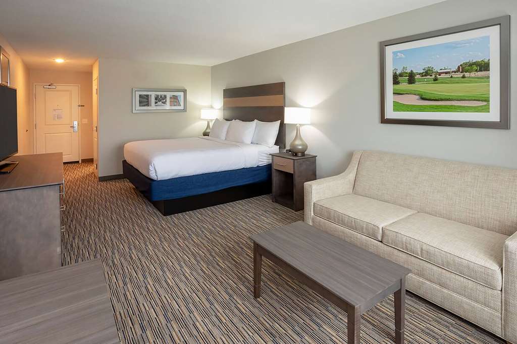 Little Crow Hotel & Conference Trademark by Wyndham - photo 8
