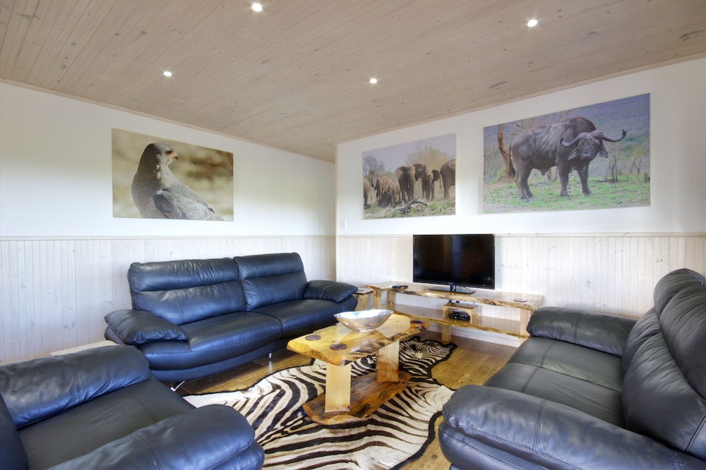 Monzi Safari Lodge — 4-Star Luxury Hotel in St Lucia, South Africa