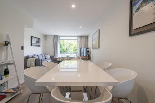 Spacious Home Near CBD SPA Pool Parking 3BR — 4-Star Luxury Hotel in Auckland, New Zealand